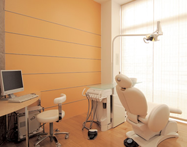 清潔感ある歯科診療室の写真。