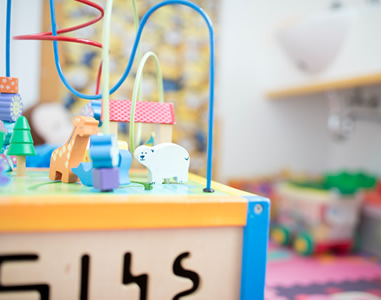 子供向けの木製おもちゃの写真。